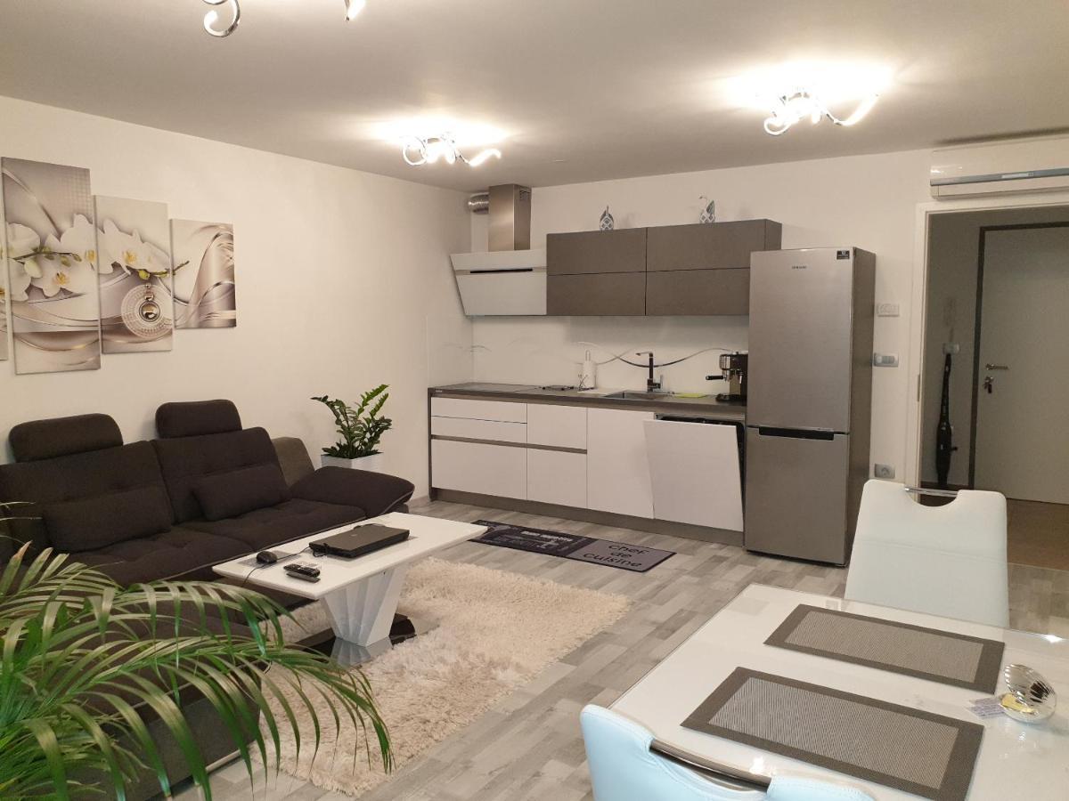 Apartment Val Копер Екстериор снимка